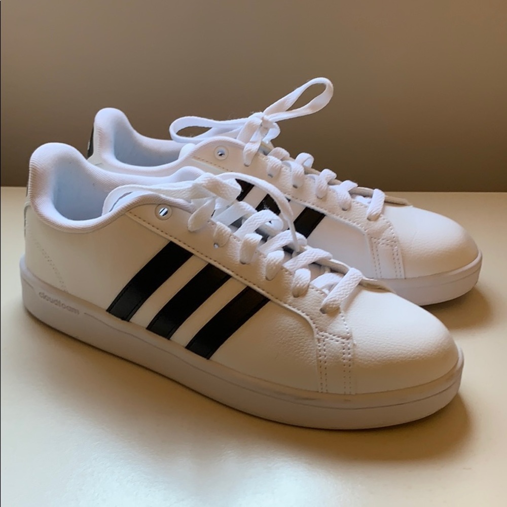 Women’s Adidas Sneaker